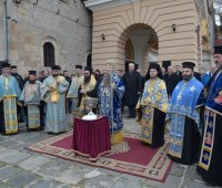 06.01.2020 г. - Св. Богоявление (Йордановден). Освещаване на бойните знамена пред катедралния храм „ Успение Богородично“, град Пловдив. Велик Богоявленски водосвет пред Водната палата на р. Марица.